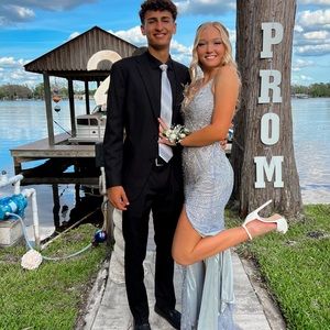 So sad to be selling this beautiful dress, just don’t have a need for it again:(